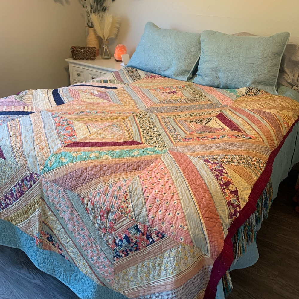 40’s style hand sewn quilt 5x 6.5 feet.
